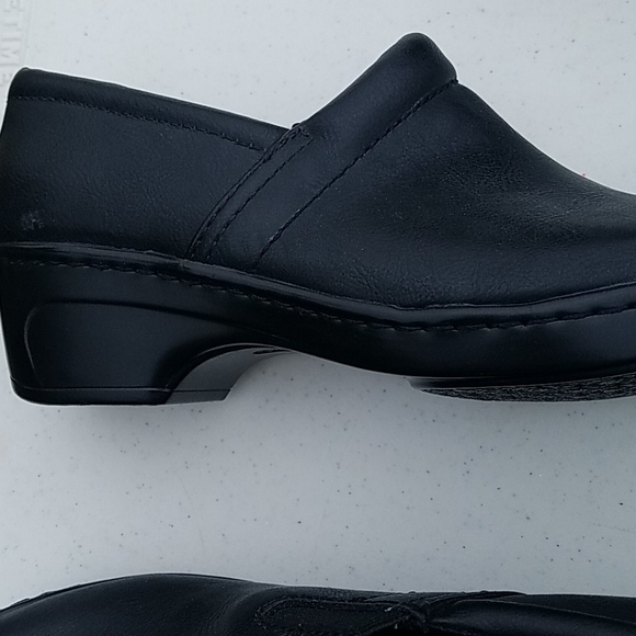 Shoes - Picture 5 of 6